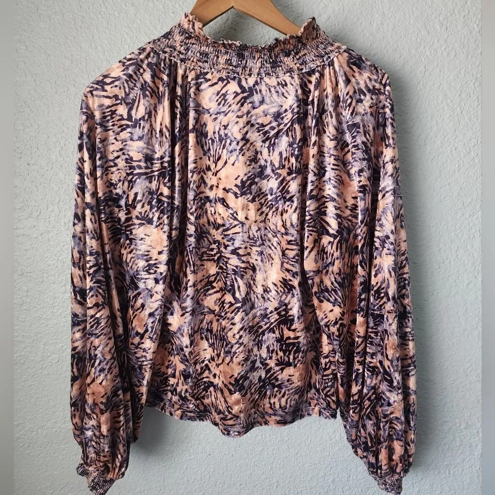 Free people go get'Em crushed velvet balloon sleeve blouse